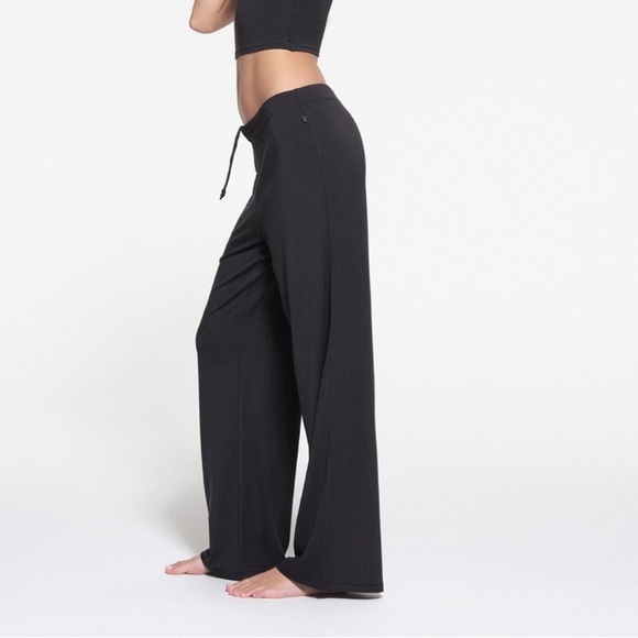 SKIMS 2 Piece Sleep Cami Tank/Lounge Pants Bundle Set Small NWT - Picture 10 of 12